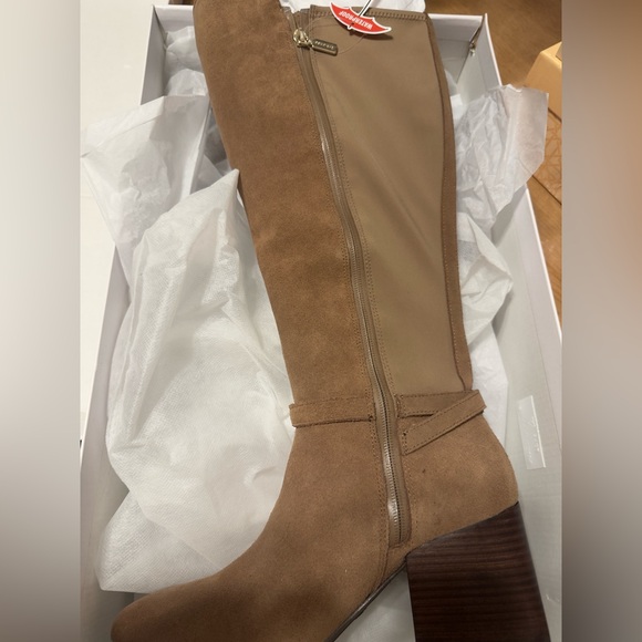 NEW Blondo Women's Twyla Knee High Waterproof Boot TAUPE SUEDE size 8.5 - Picture 10 of 10